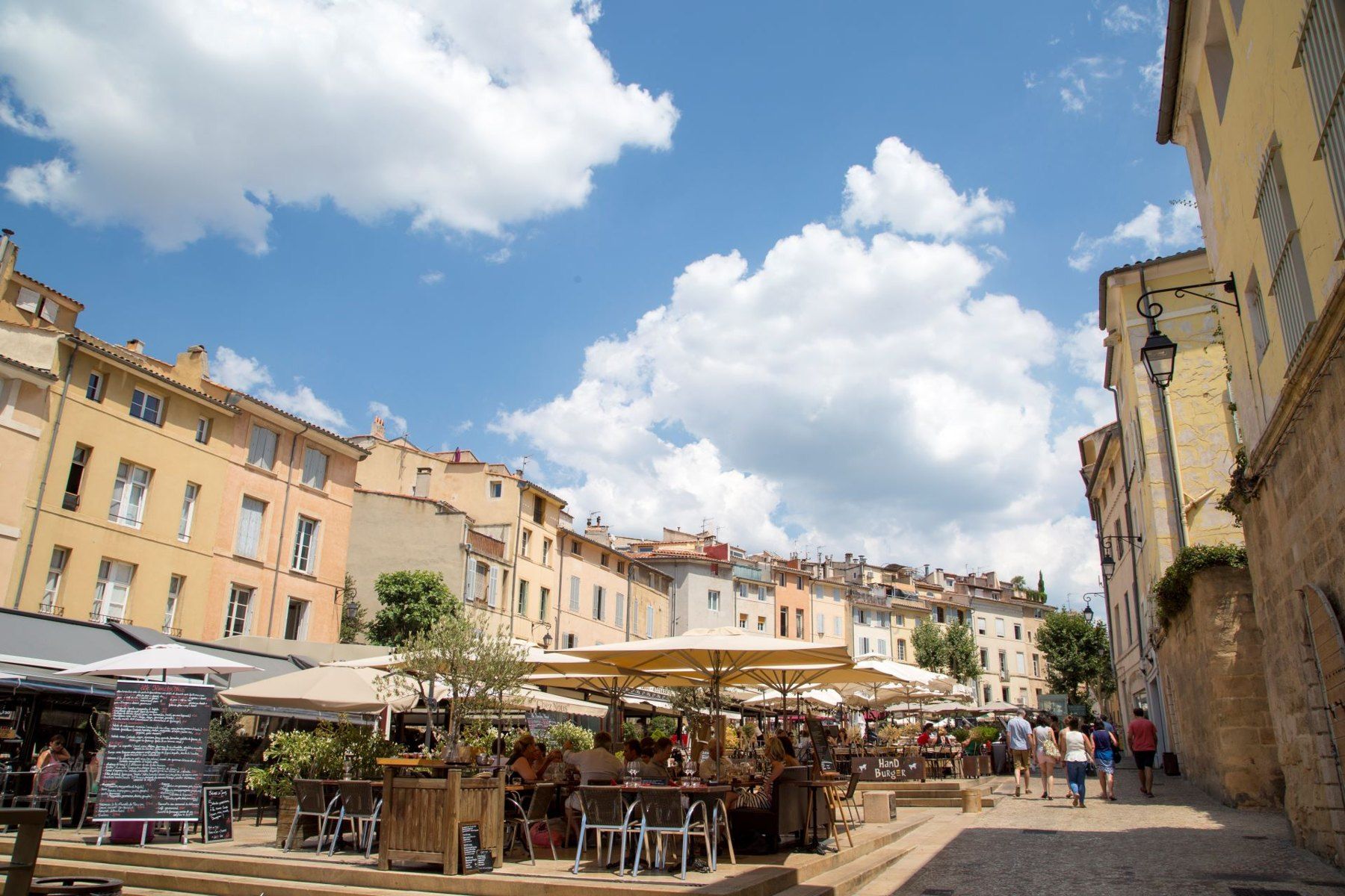Les terrasses de la place des Cardeurs